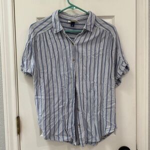 Universal Thread medium button up blouse.